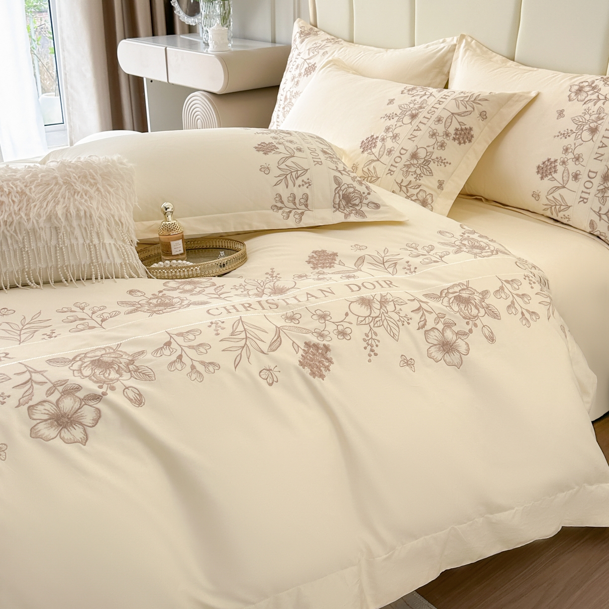 91家纺网 家纺一手货源 找家纺 绒掌柜家纺（品质焕新） 2026新款喷气全棉纯棉刺绣宽边四件套-清韵系列-版权产品-礼盒装 清韵-奶白
