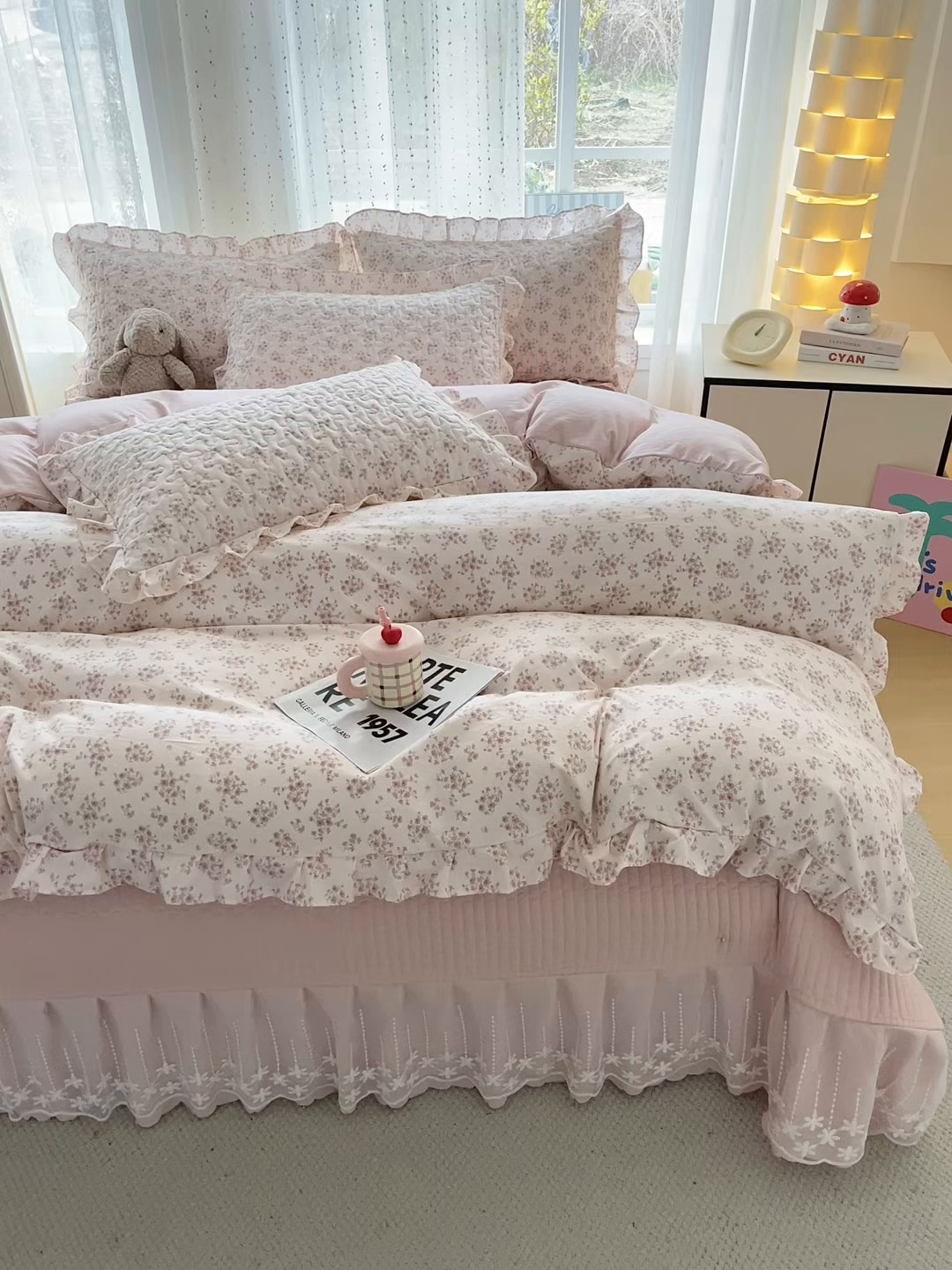 91家纺网 家纺一手货源 找家纺 艺慕家纺 2026新款直播热款古法仿棉AB版水洗棉印花双层蕾丝花边床盖四件套 AB版-粉色樱花
