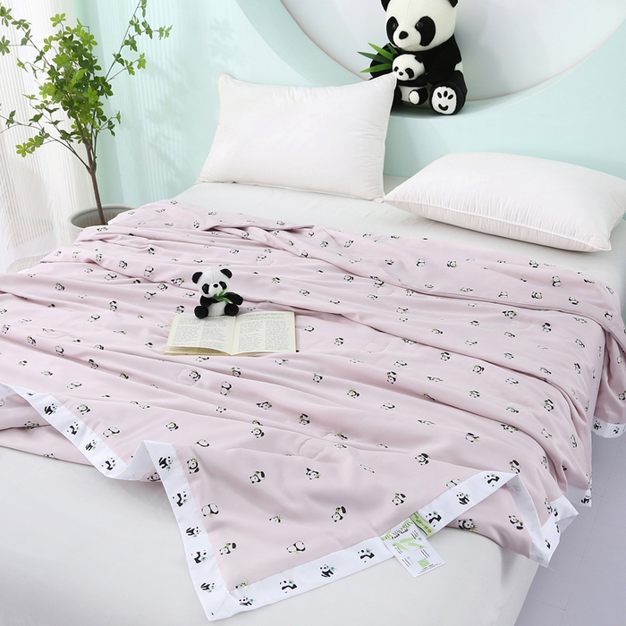 91家纺网 家纺一手货源 找家纺 薇玛仕 2026小熊猫系列-60支精梳长绒棉双拼角宽边双A类母婴级儿童蚕丝夏凉被空调被 小熊猫-粉