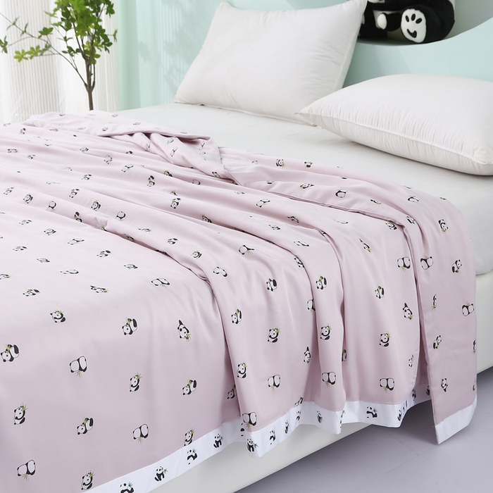 91家纺网 家纺一手货源 找家纺 薇玛仕 2026小熊猫系列-60支精梳长绒棉双拼角宽边双A类母婴级儿童蚕丝夏凉被空调被 小熊猫-粉