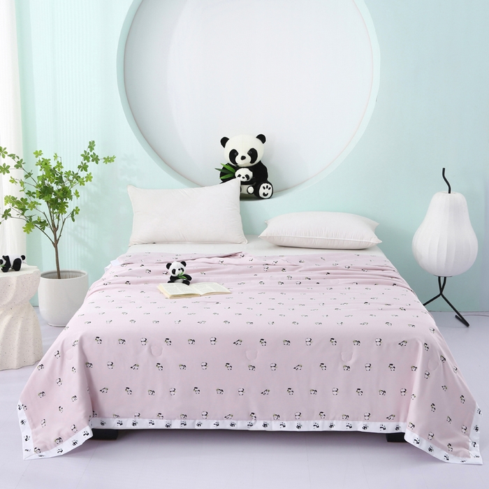 91家纺网 家纺一手货源 找家纺 薇玛仕 2026小熊猫系列-60支精梳长绒棉双拼角宽边双A类母婴级儿童蚕丝夏凉被空调被 小熊猫-粉