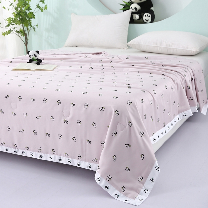 91家纺网 家纺一手货源 找家纺 薇玛仕 2026小熊猫系列-60支精梳长绒棉双拼角宽边双A类母婴级儿童蚕丝夏凉被空调被 小熊猫-粉