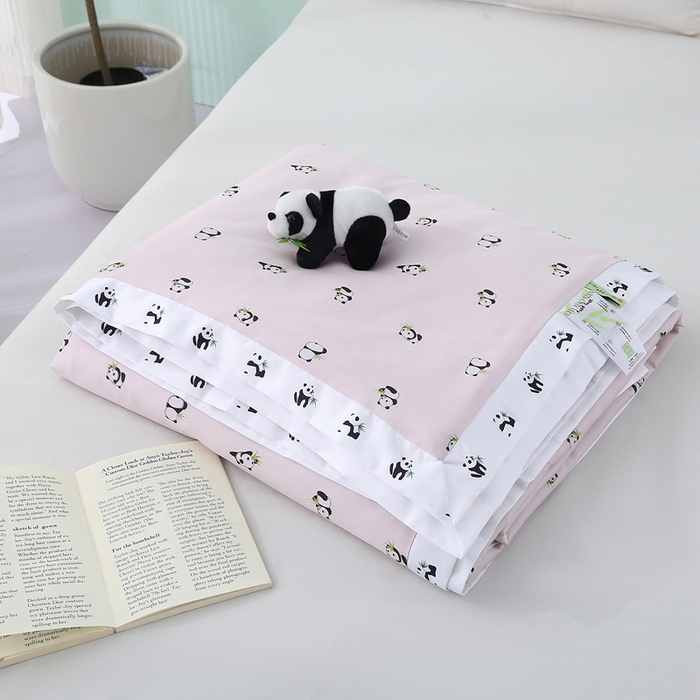 91家纺网 家纺一手货源 找家纺 薇玛仕 2026小熊猫系列-60支精梳长绒棉双拼角宽边双A类母婴级儿童蚕丝夏凉被空调被 小熊猫-粉