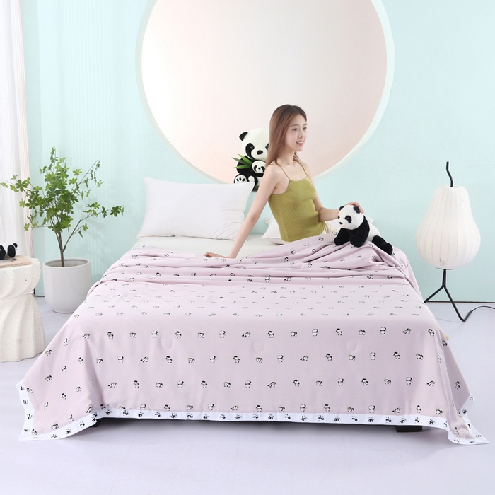 91家纺网 家纺一手货源 找家纺 薇玛仕 2026小熊猫系列-60支精梳长绒棉双拼角宽边双A类母婴级儿童蚕丝夏凉被空调被 小熊猫-粉