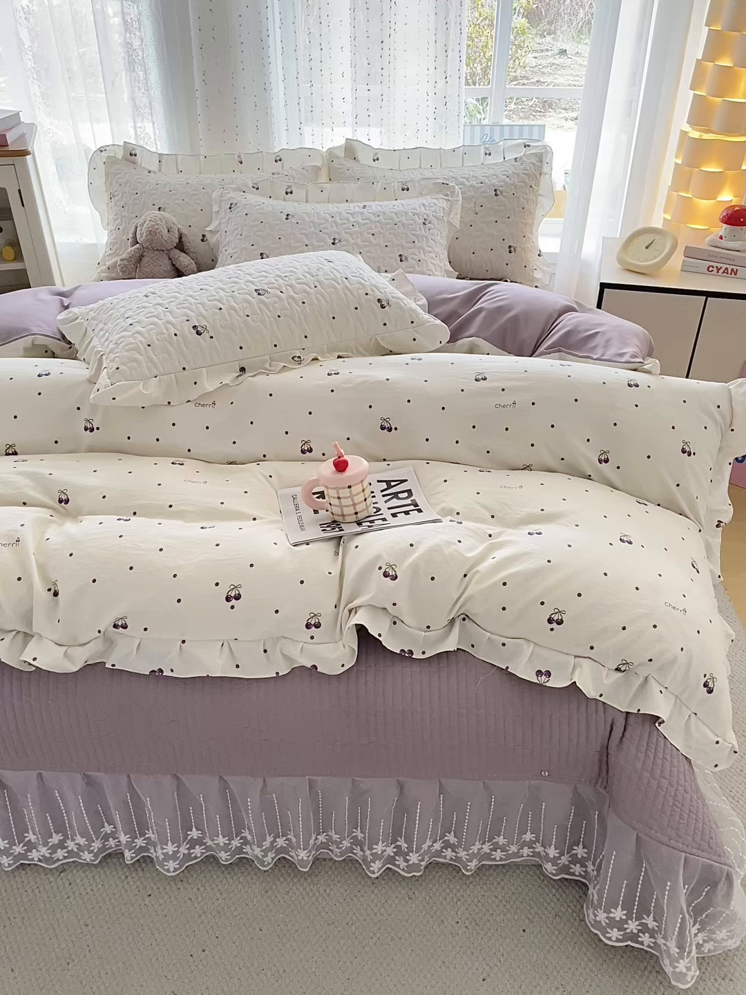 91家纺网 家纺一手货源 找家纺 艺慕家纺 2026新款直播热款古法仿棉AB版水洗棉印花双层蕾丝花边床盖四件套 AB版-紫色樱桃