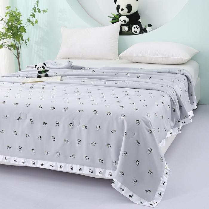 91家纺网 家纺一手货源 找家纺 薇玛仕 2026小熊猫系列-60支精梳长绒棉双拼角宽边双A类母婴级儿童蚕丝夏凉被空调被 小熊猫-灰