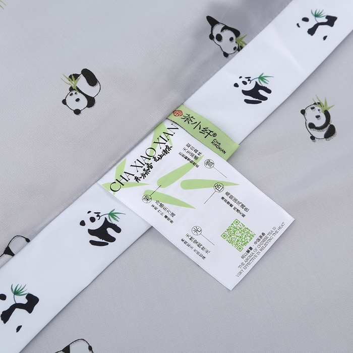 91家纺网 家纺一手货源 找家纺 薇玛仕 2026小熊猫系列-60支精梳长绒棉双拼角宽边双A类母婴级儿童蚕丝夏凉被空调被 小熊猫-灰