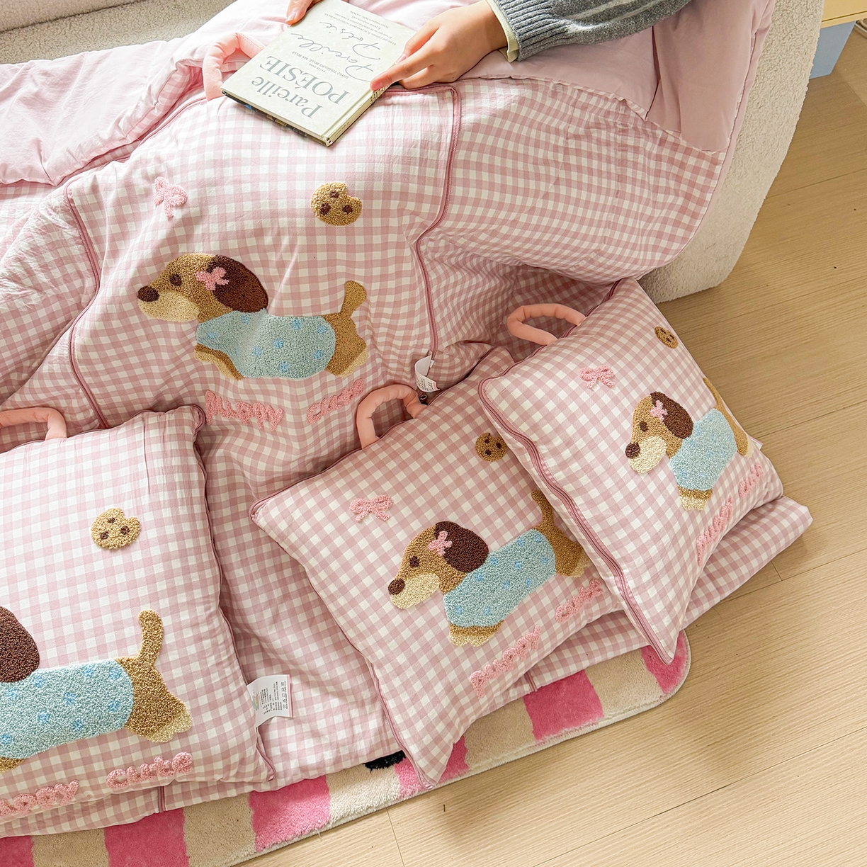 91家纺网 家纺一手货源 找家纺 （总）古本家居 2026新款四季款水洗腊肠狗抱枕被