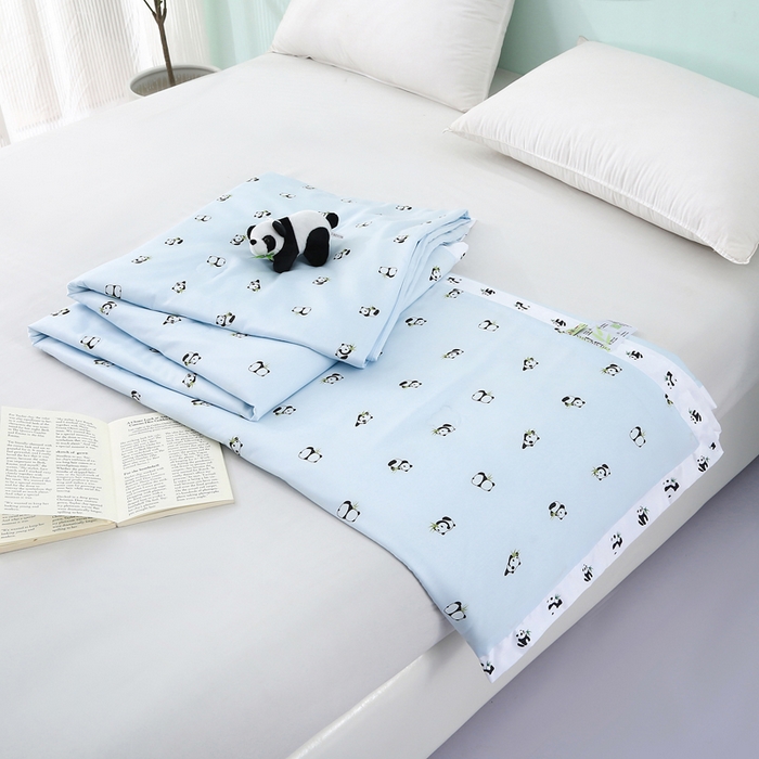 91家纺网 家纺一手货源 找家纺 薇玛仕 2026小熊猫系列-60支精梳长绒棉双拼角宽边双A类母婴级儿童蚕丝夏凉被空调被 小熊猫-兰