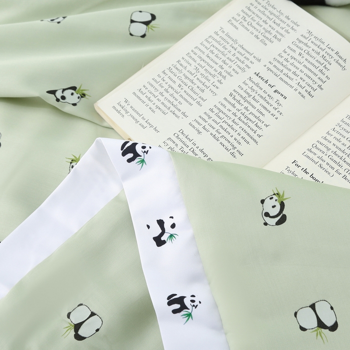 91家纺网 家纺一手货源 找家纺 薇玛仕 2026小熊猫系列-60支精梳长绒棉双拼角宽边双A类母婴级儿童蚕丝夏凉被空调被 小熊猫-绿