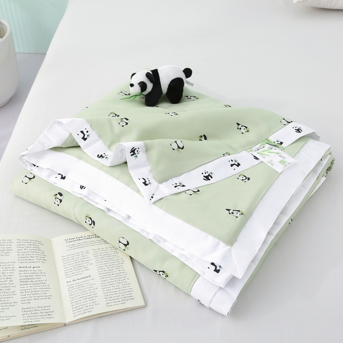91家纺网 家纺一手货源 找家纺 薇玛仕 2026小熊猫系列-60支精梳长绒棉双拼角宽边双A类母婴级儿童蚕丝夏凉被空调被 小熊猫-绿