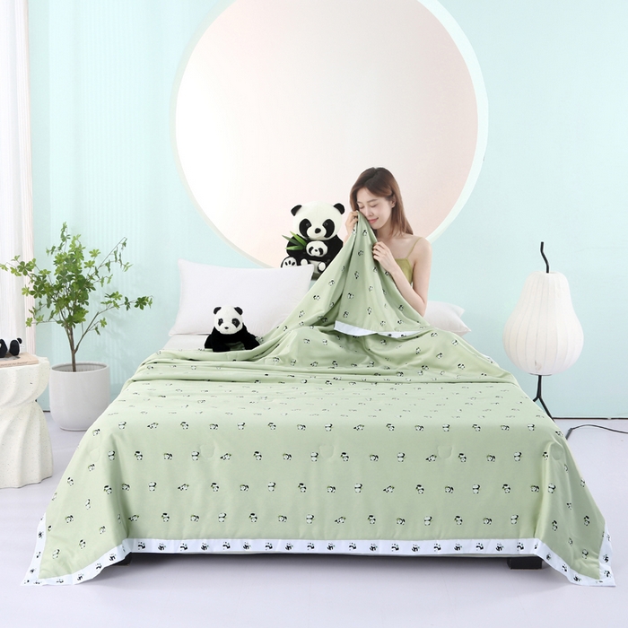 91家纺网 家纺一手货源 找家纺 薇玛仕 2026小熊猫系列-60支精梳长绒棉双拼角宽边双A类母婴级儿童蚕丝夏凉被空调被 小熊猫-绿