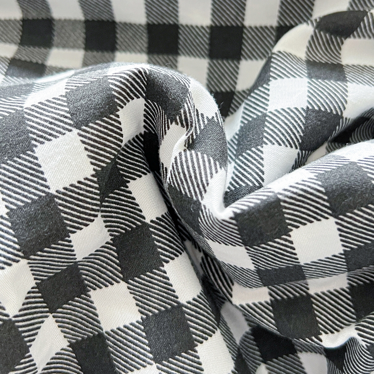 91家纺网 家纺一手货源 找家纺 古本家居 2026新款四季款水洗腊肠狗抱枕被 水洗黑格腊肠狗