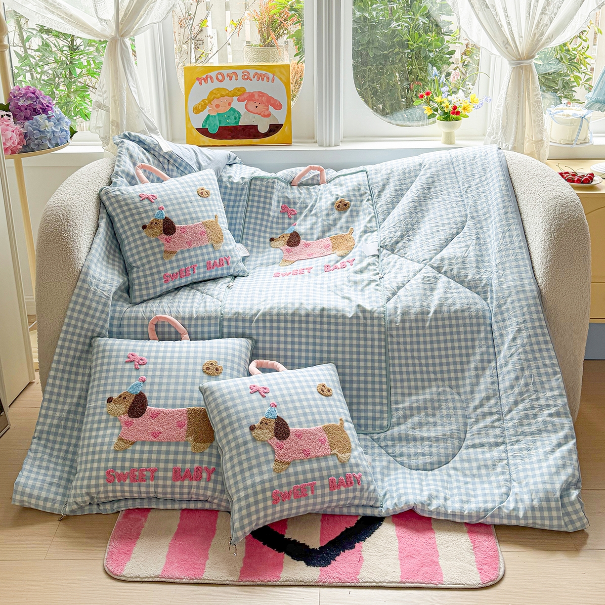 91家纺网 家纺一手货源 找家纺 古本家居 2026新款四季款水洗腊肠狗抱枕被 水洗蓝格腊肠狗