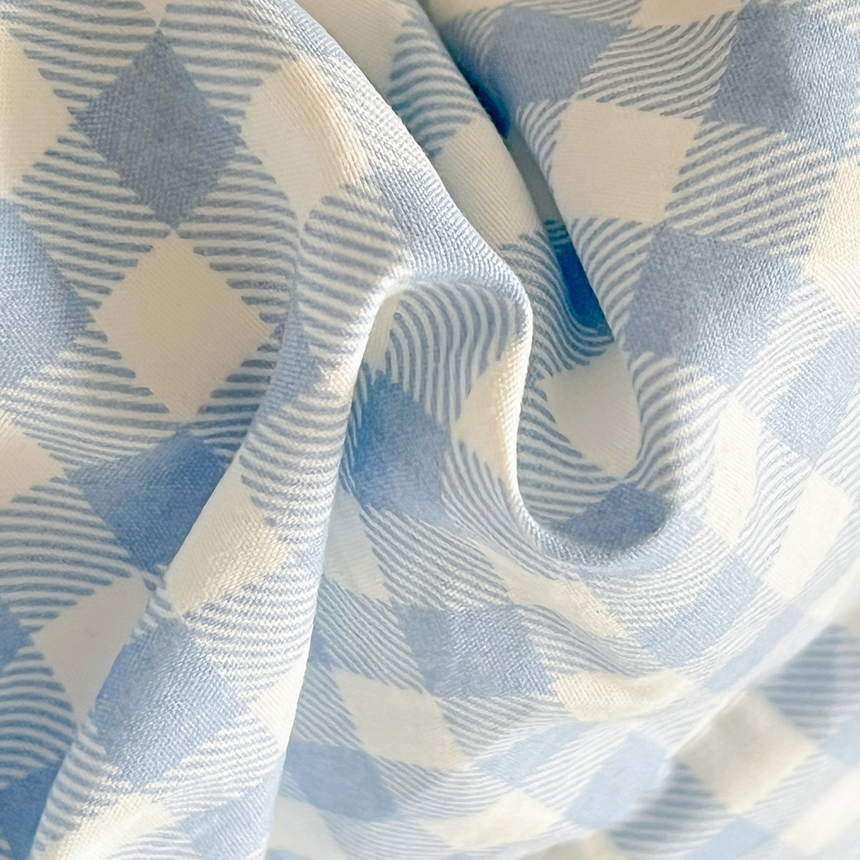 91家纺网 家纺一手货源 找家纺 古本家居 2026新款四季款水洗腊肠狗抱枕被 水洗蓝格腊肠狗