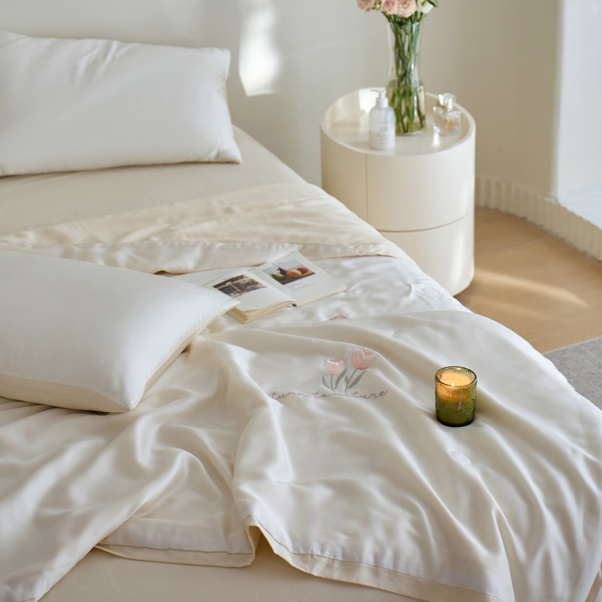 91家纺网 家纺一手货源 找家纺 纪梵茜 2026新款迷迭香李官奇大豆被兰精天丝夏被四件套莱赛尔绣花夏凉被凉感空调被 迷迭香-米白