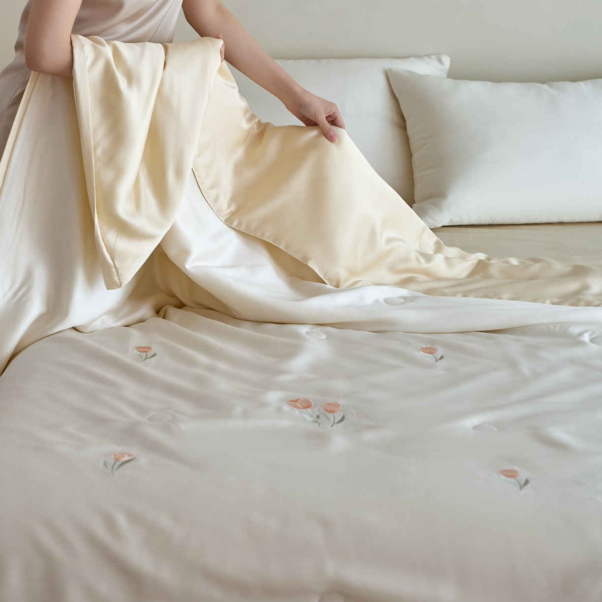 91家纺网 家纺一手货源 找家纺 纪梵茜 2026新款迷迭香李官奇大豆被兰精天丝夏被四件套莱赛尔绣花夏凉被凉感空调被 迷迭香-米白