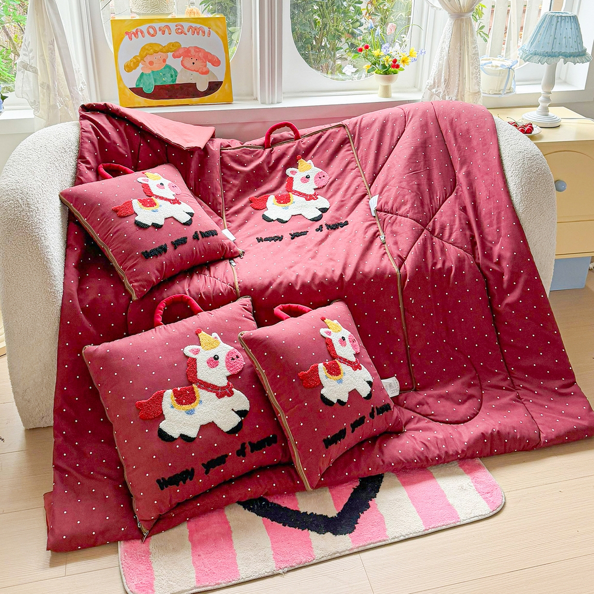 91家纺网 家纺一手货源 找家纺 （总）古本家居 2026新款四季款水洗小马抱枕被 