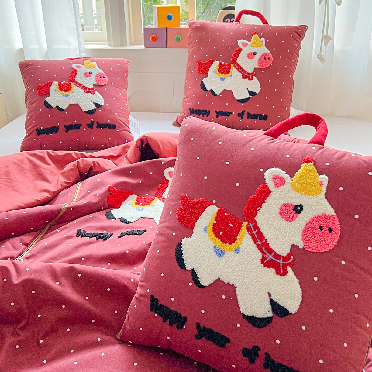 91家纺网 家纺一手货源 找家纺 （总）古本家居 2026新款四季款水洗小马抱枕被 