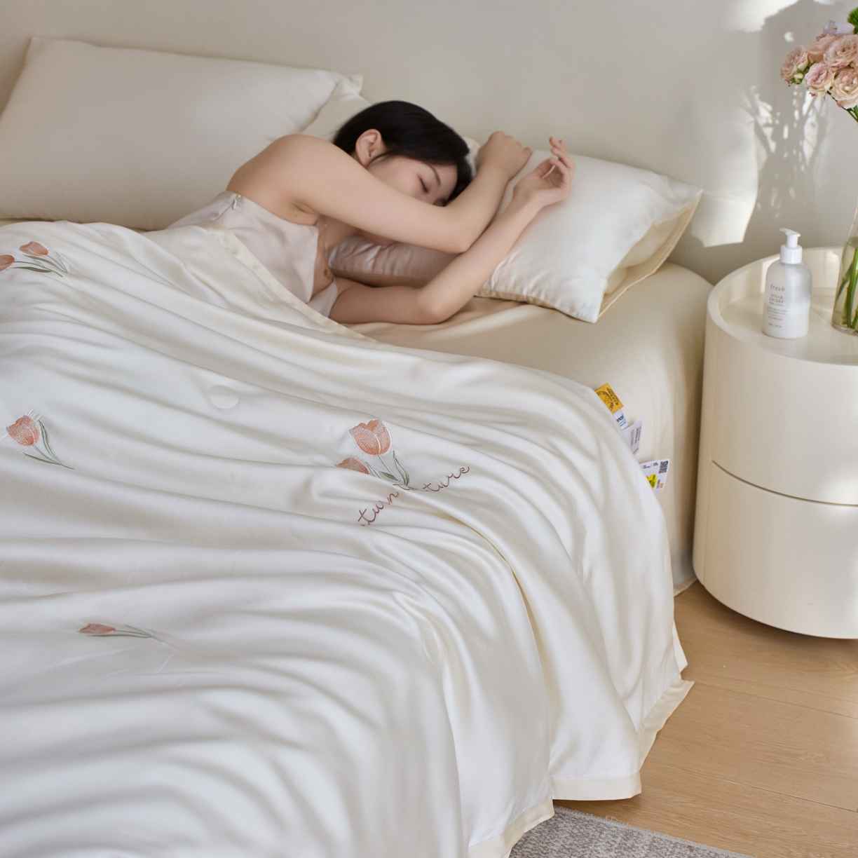 91家纺网 家纺一手货源 找家纺 纪梵茜 2026新款迷迭香李官奇大豆被兰精天丝夏被四件套莱赛尔绣花夏凉被凉感空调被 迷迭香-米白