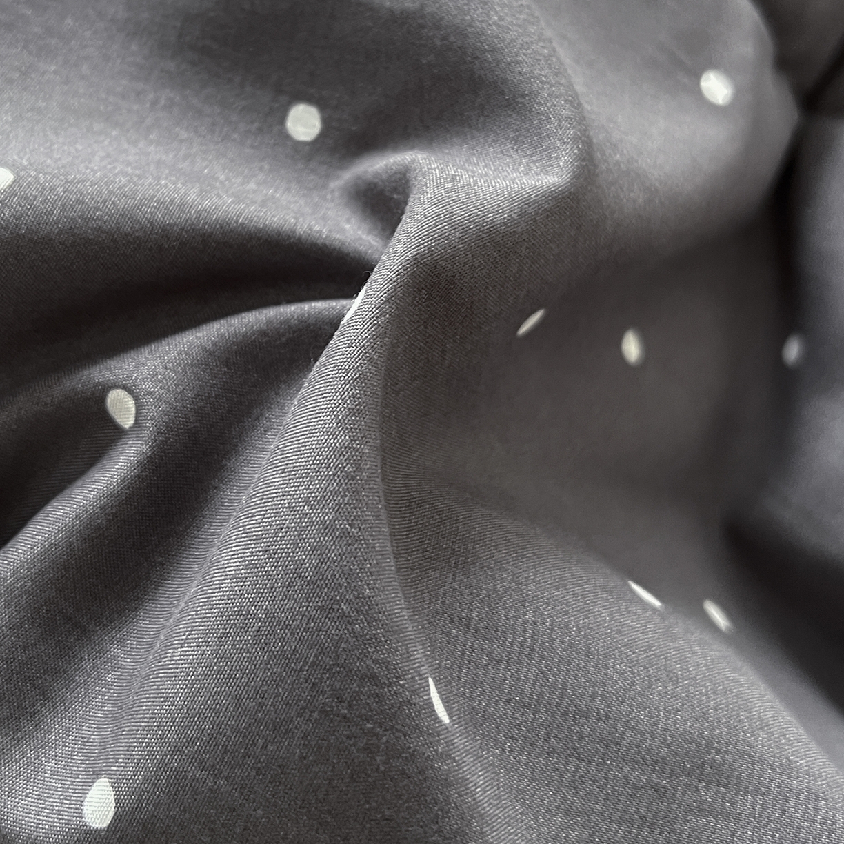 91家纺网 家纺一手货源 找家纺 古本家居 2026新款四季款水洗小马抱枕被  水洗灰糖马