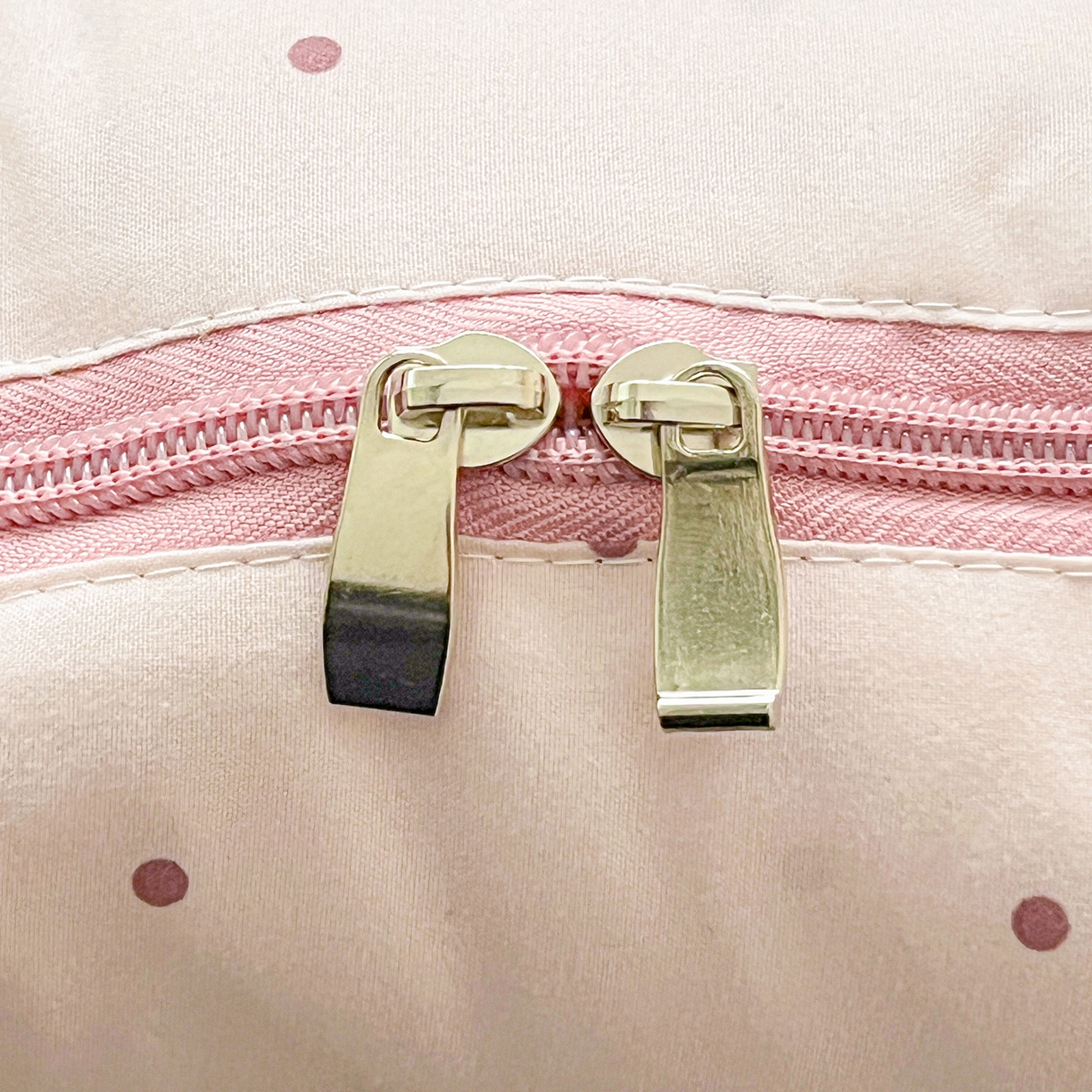 91家纺网 家纺一手货源 找家纺 古本家居 2026新款四季款水洗小马抱枕被  水洗摇摇马粉色