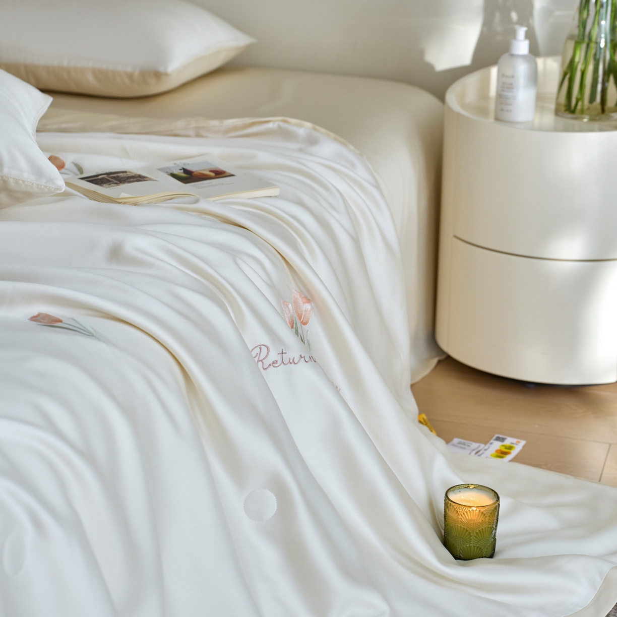 91家纺网 家纺一手货源 找家纺 A+爱家（纪梵茜） 2026新款迷迭香李官奇大豆被兰精天丝夏被四件套莱赛尔绣花夏凉被凉感空调被 迷迭香-米白