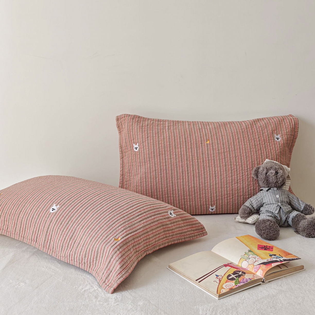 91家纺网 家纺一手货源 找家纺 沐瑟家纺 2026新款麦兜纯棉纱布枕巾-麦兜系列 麦兜-粉色 55*80cm枕巾一只