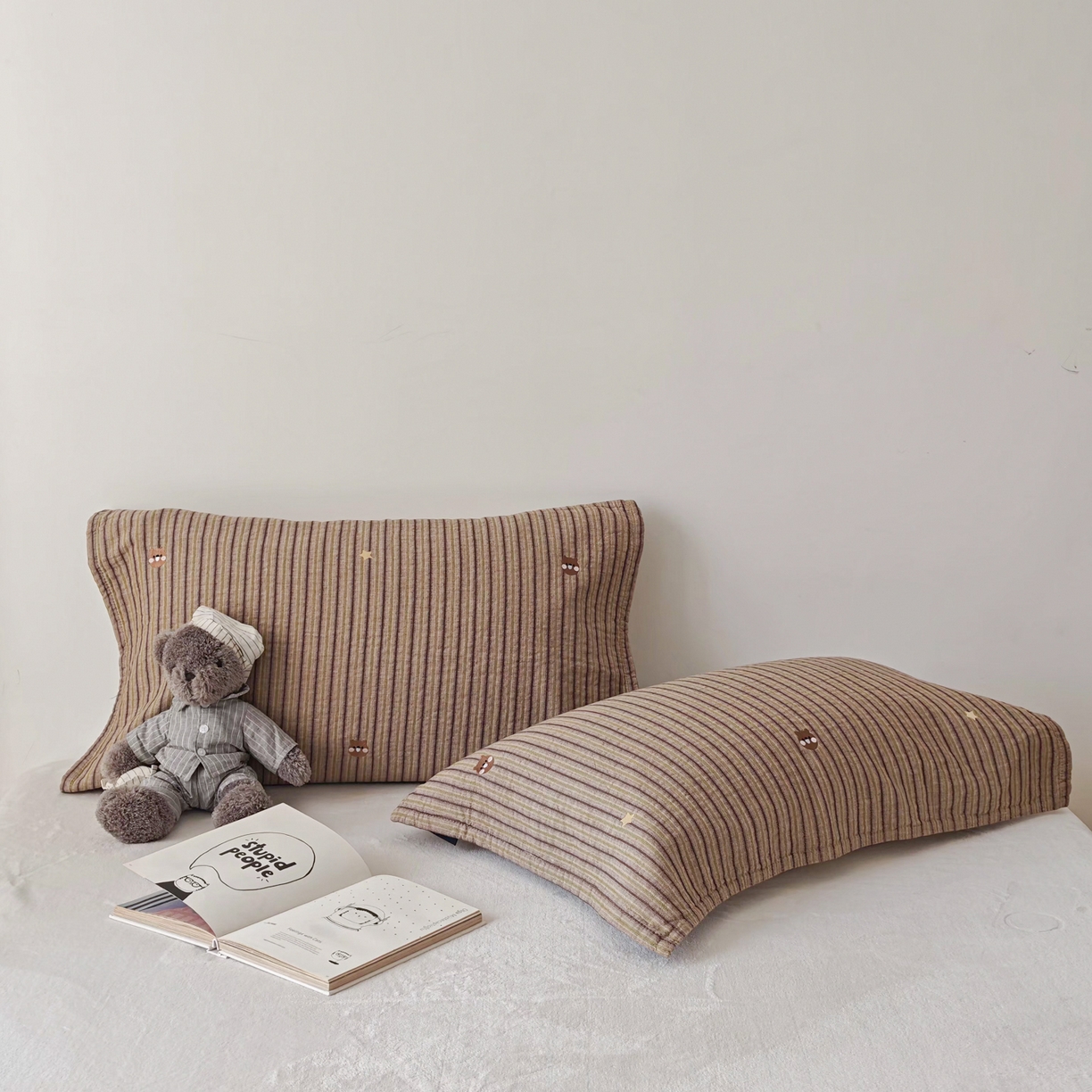 91家纺网 家纺一手货源 找家纺 沐瑟家纺 2026新款麦兜纯棉纱布枕巾-麦兜系列 麦兜-绿色 55*80cm枕巾一对