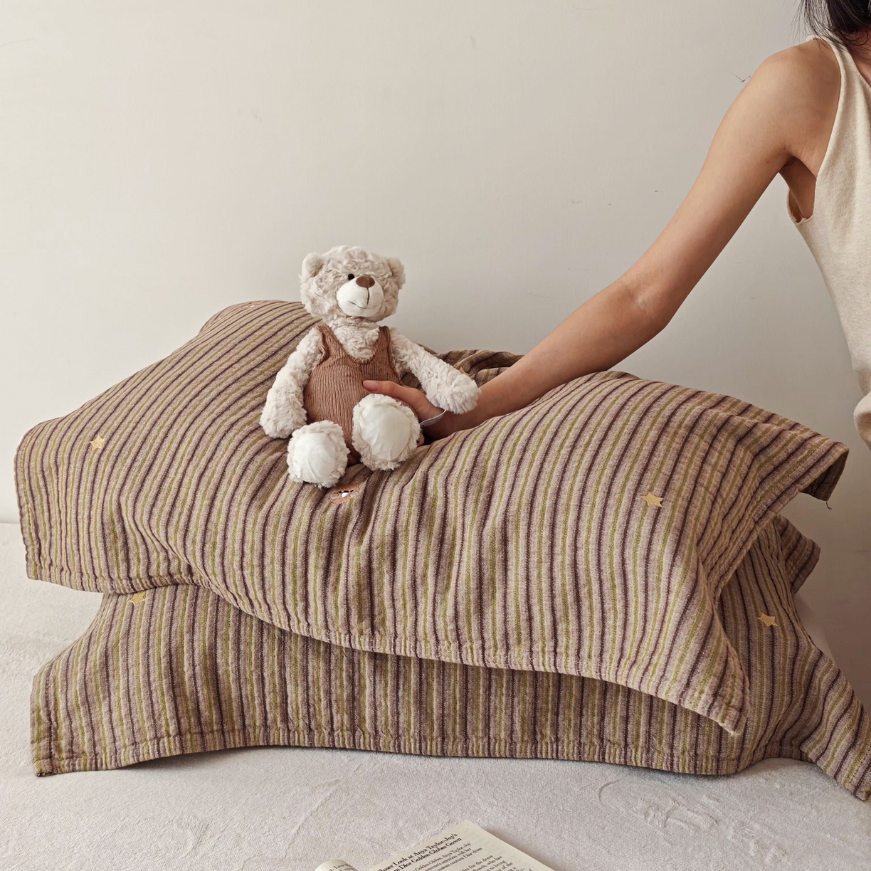 91家纺网 家纺一手货源 找家纺 沐瑟家纺 2026新款麦兜纯棉纱布枕巾-麦兜系列 麦兜-绿色55*80cm枕巾一只