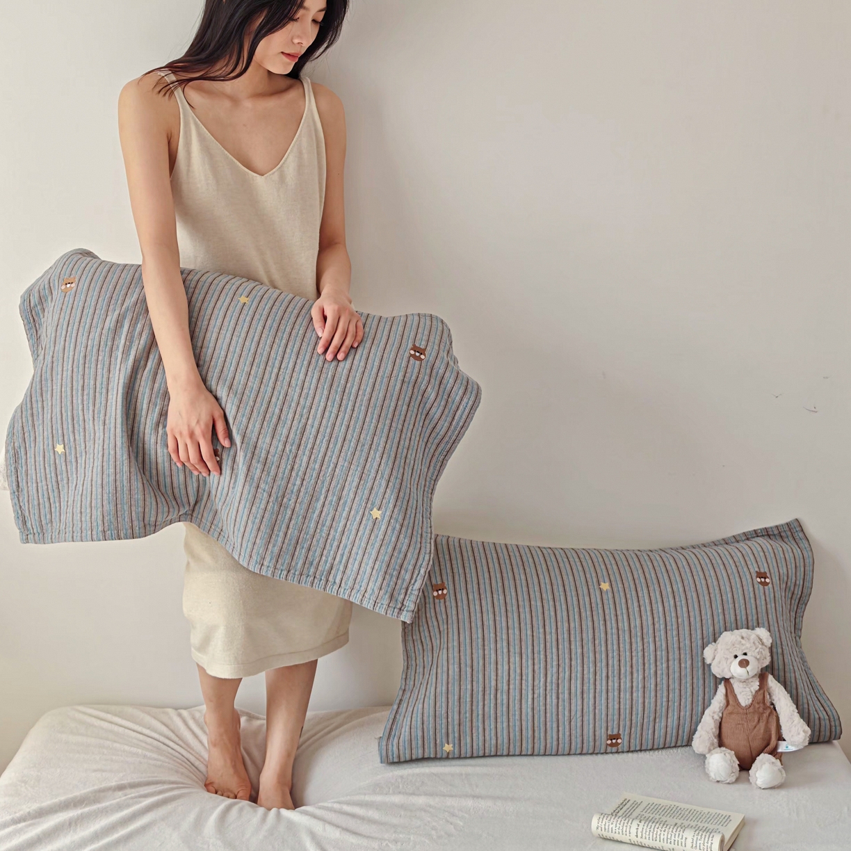 91家纺网 家纺一手货源 找家纺 沐瑟家纺 2026新款麦兜纯棉纱布枕巾-麦兜系列 麦兜-蓝色 55*80cm枕巾一对