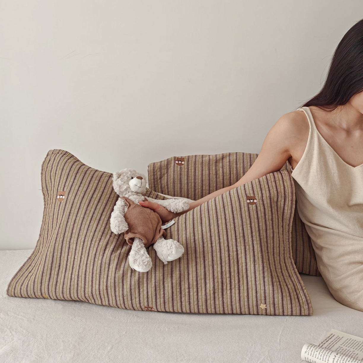 91家纺网 家纺一手货源 找家纺 沐瑟家纺 2026新款麦兜纯棉纱布枕巾-麦兜系列 麦兜-绿色 55*80cm枕巾一对