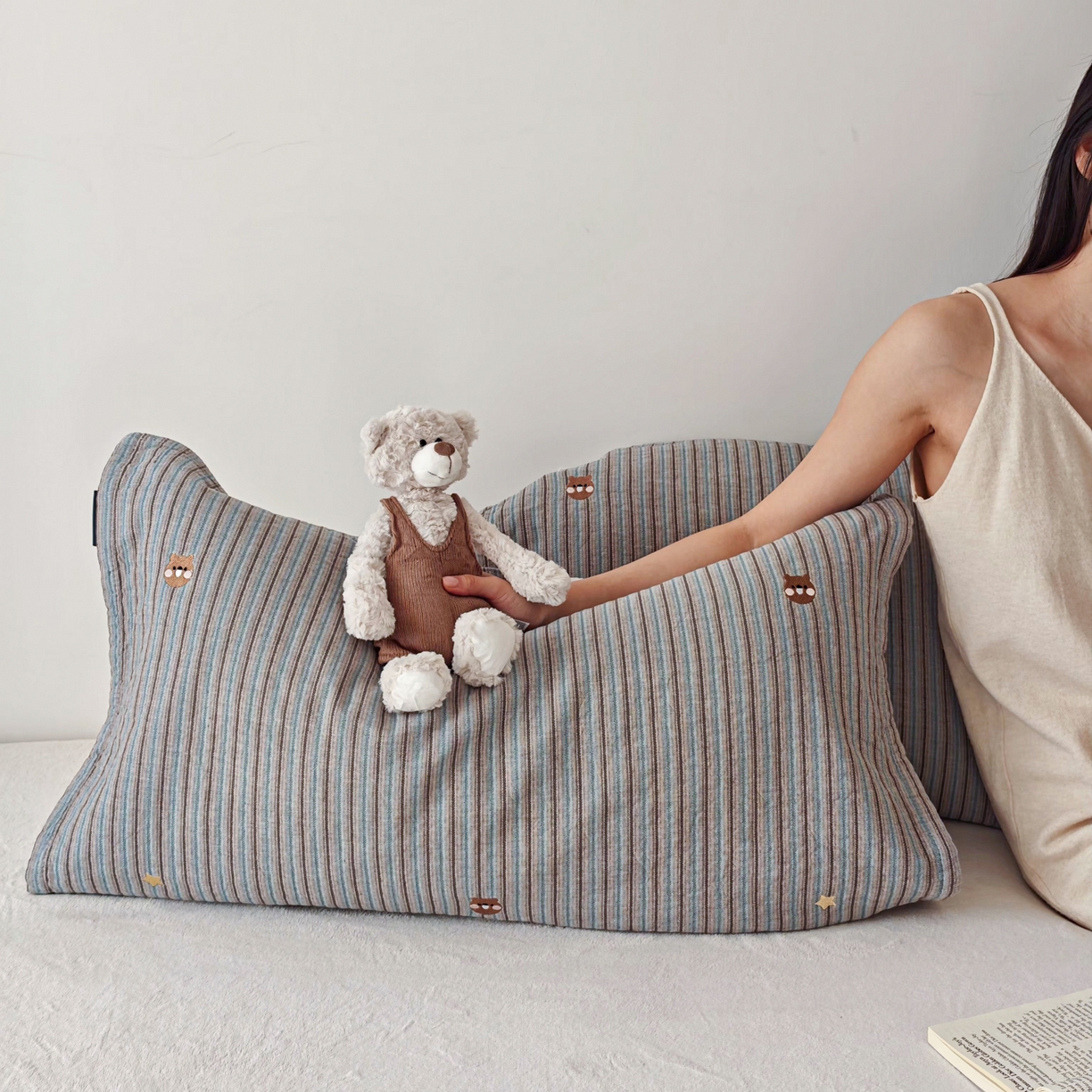 91家纺网 家纺一手货源 找家纺 沐瑟家纺 2026新款麦兜纯棉纱布枕巾-麦兜系列 麦兜-蓝色 55*80cm枕巾一只