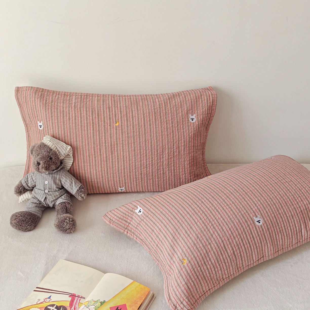 91家纺网 家纺一手货源 找家纺 沐瑟家纺 2026新款麦兜纯棉纱布枕巾-麦兜系列 麦兜-粉色 55*80cm枕巾一对