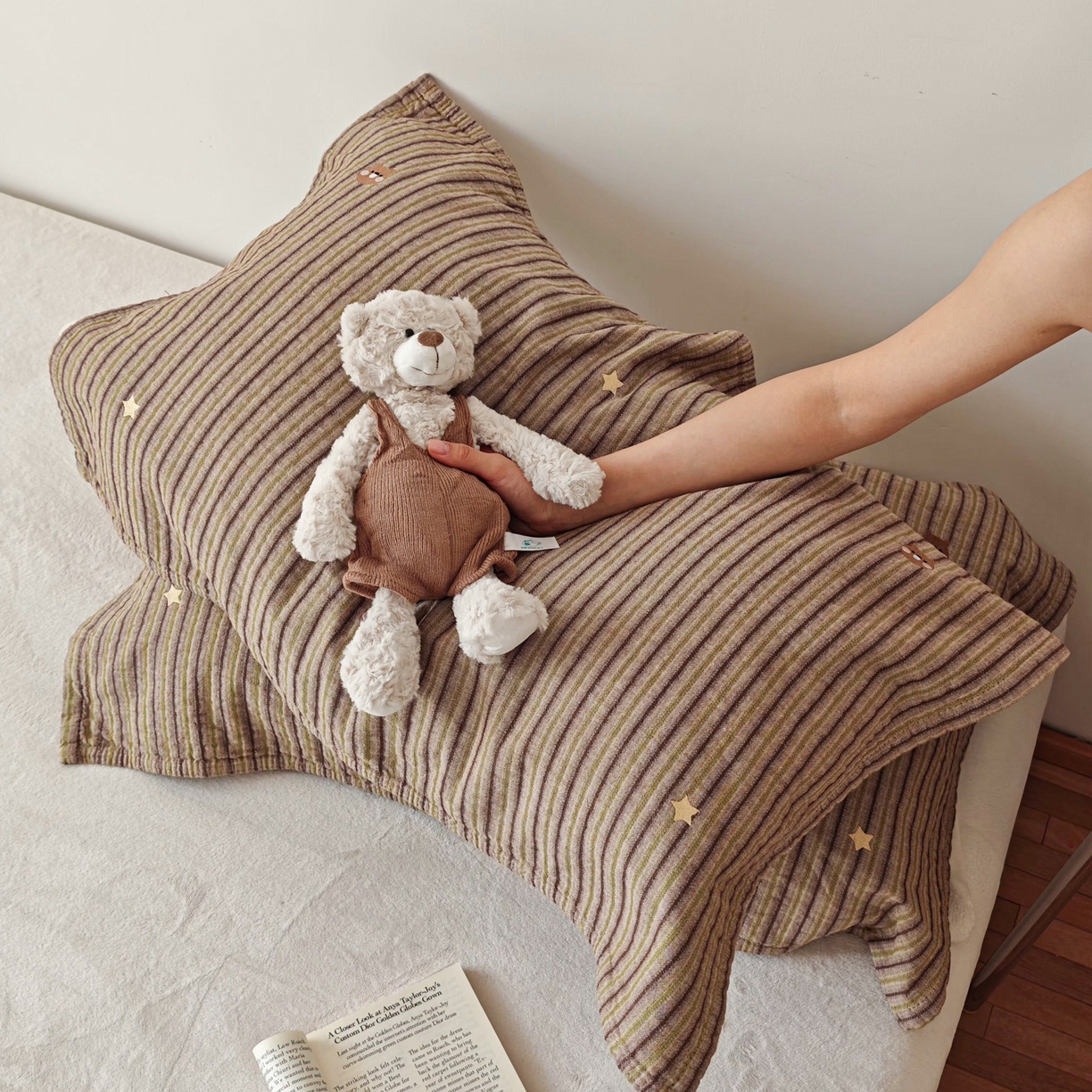 91家纺网 家纺一手货源 找家纺 沐瑟家纺 2026新款麦兜纯棉纱布枕巾-麦兜系列 麦兜-绿色 55*80cm枕巾一对