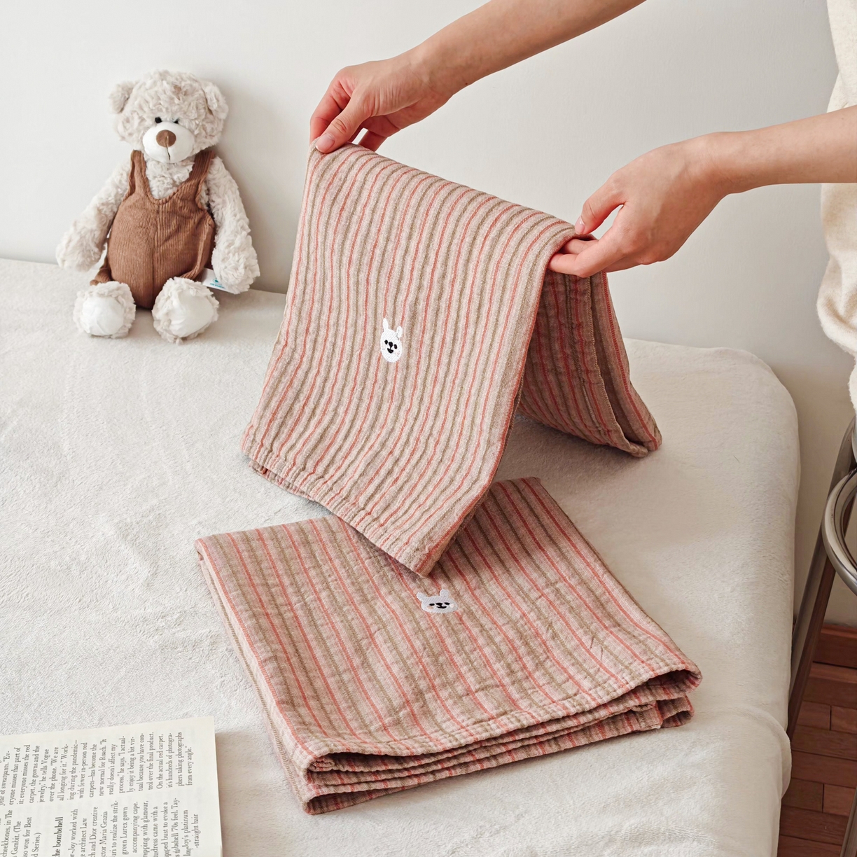 91家纺网 家纺一手货源 找家纺 沐瑟家纺 2026新款麦兜纯棉纱布枕巾-麦兜系列 麦兜-粉色 55*80cm枕巾一对