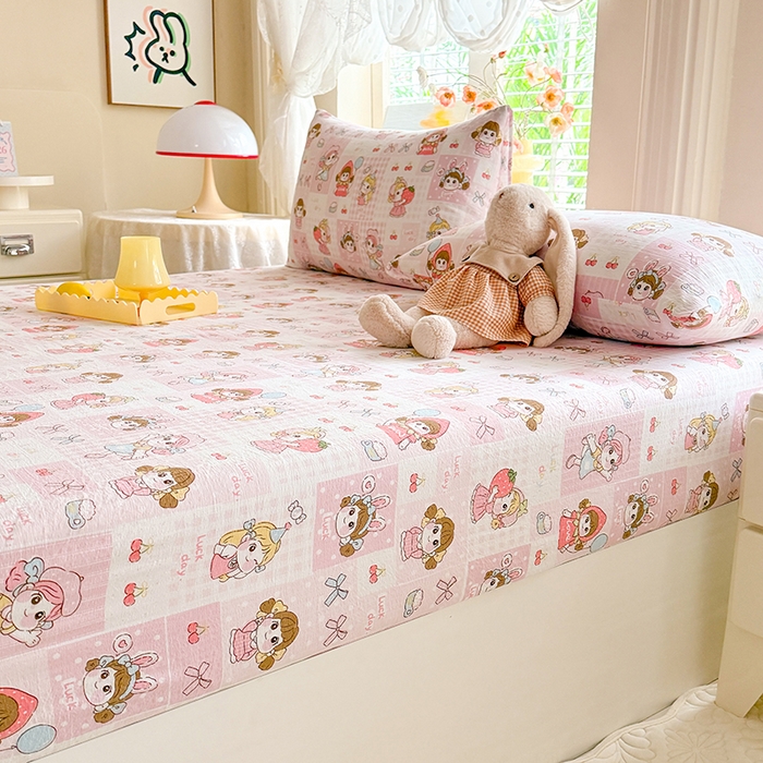 91家纺网 家纺一手货源 找家纺 九诺家纺 2026春夏新款丝柔棉小清新单床笠床罩保护套床笠单件床笠三件套 草莓女孩