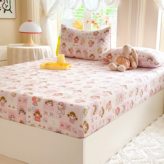 91家纺网 家纺一手货源 找家纺 九诺家纺 2026春夏新款丝柔棉小清新单床笠床罩保护套床笠单件床笠三件套 草莓女孩