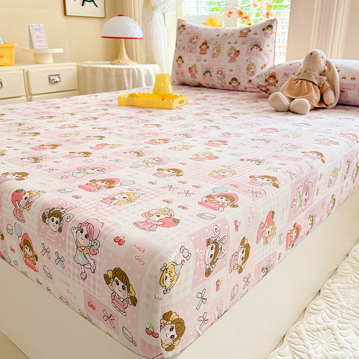 91家纺网 家纺一手货源 找家纺 九诺家纺 2026春夏新款丝柔棉小清新单床笠床罩保护套床笠单件床笠三件套 草莓女孩