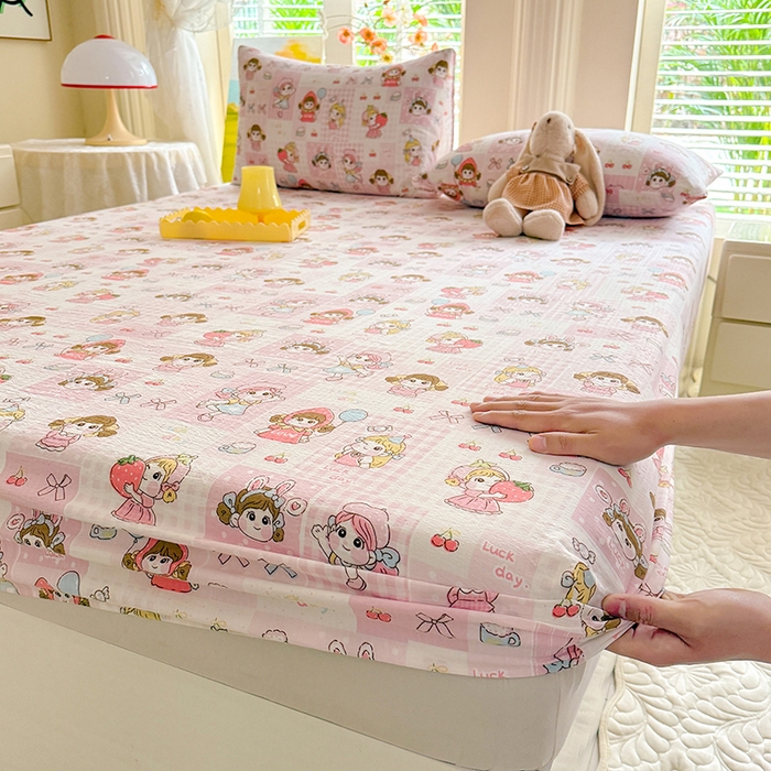 91家纺网 家纺一手货源 找家纺 九诺家纺 2026春夏新款丝柔棉小清新单床笠床罩保护套床笠单件床笠三件套 草莓女孩