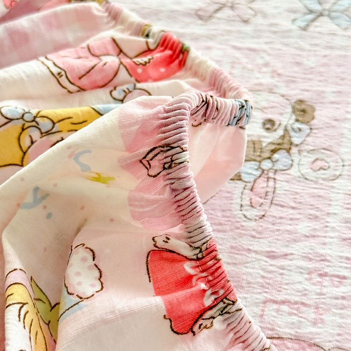 91家纺网 家纺一手货源 找家纺 九诺家纺 2026春夏新款丝柔棉小清新单床笠床罩保护套床笠单件床笠三件套 草莓女孩