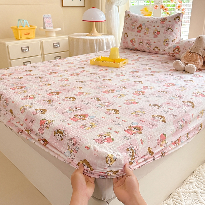 91家纺网 家纺一手货源 找家纺 九诺家纺 2026春夏新款丝柔棉小清新单床笠床罩保护套床笠单件床笠三件套 草莓女孩