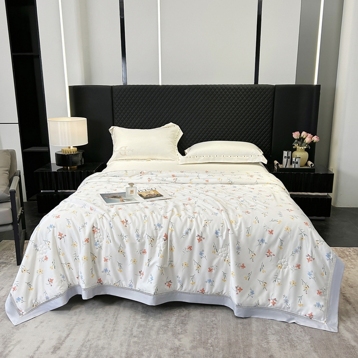 91家纺网 家纺一手货源 找家纺 （总）薇玛仕 2026新款茶小纤60S长绒棉印花镂空款蚕丝夏凉被空调被