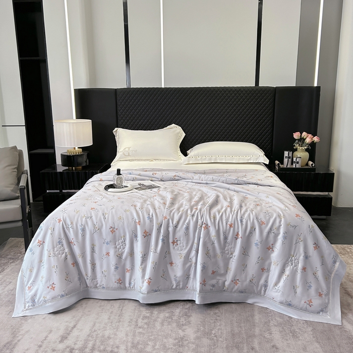 91家纺网 家纺一手货源 找家纺 （总）薇玛仕 2026新款茶小纤60S长绒棉印花镂空款蚕丝夏凉被空调被