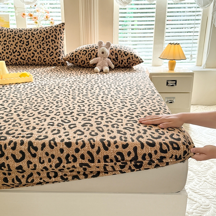 91家纺网 家纺一手货源 找家纺 九诺家纺 2026春夏新款丝柔棉小清新单床笠床罩保护套床笠单件床笠三件套 皇家豹纹