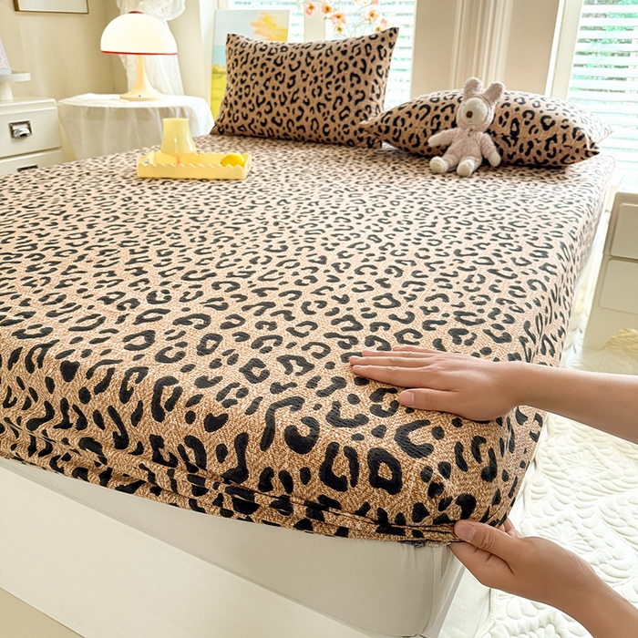 91家纺网 家纺一手货源 找家纺 九诺家纺 2026春夏新款丝柔棉小清新单床笠床罩保护套床笠单件床笠三件套 皇家豹纹