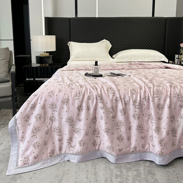 91家纺网 家纺一手货源 找家纺 （总）薇玛仕 2026新款茶小纤60S长绒棉印花镂空款蚕丝夏凉被空调被