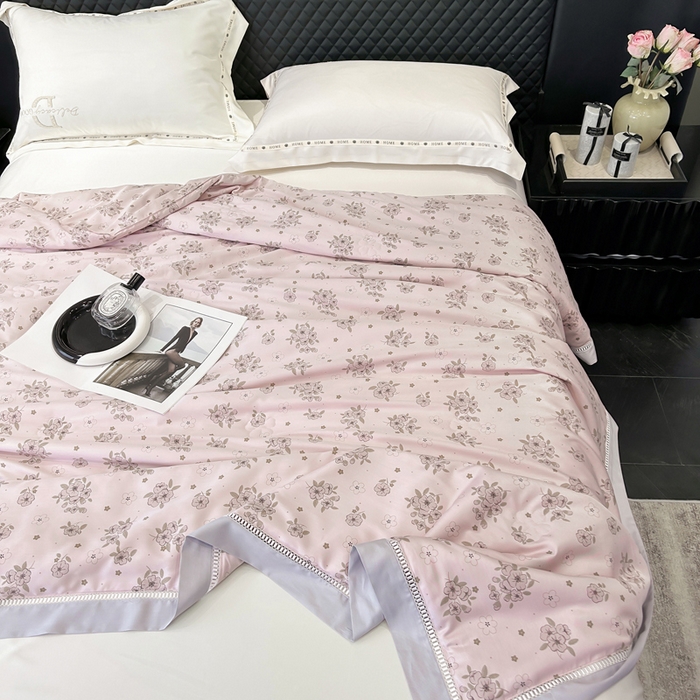 91家纺网 家纺一手货源 找家纺 （总）薇玛仕 2026新款茶小纤60S长绒棉印花镂空款蚕丝夏凉被空调被