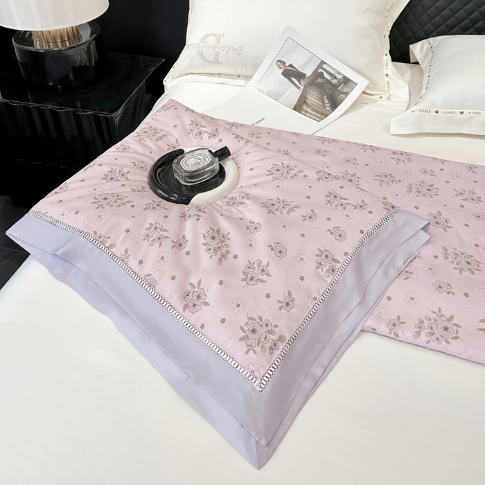 91家纺网 家纺一手货源 找家纺 （总）薇玛仕 2026新款茶小纤60S长绒棉印花镂空款蚕丝夏凉被空调被