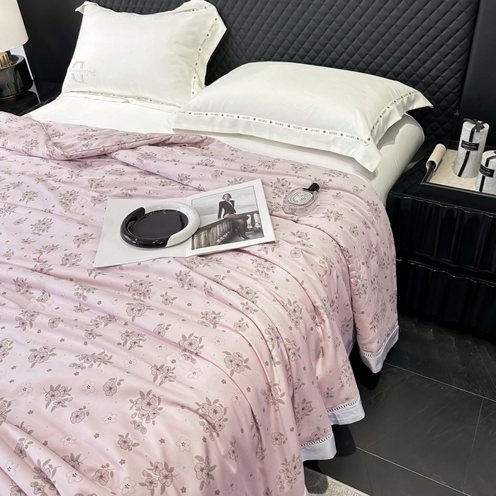 91家纺网 家纺一手货源 找家纺 （总）薇玛仕 2026新款茶小纤60S长绒棉印花镂空款蚕丝夏凉被空调被